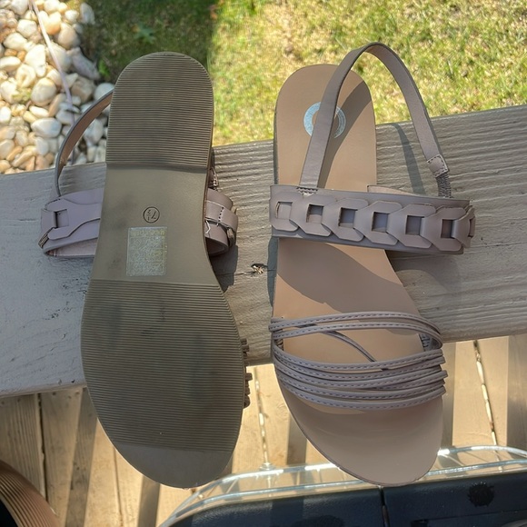 Super cute and comfy! Tan/beige sandal size 7.5 unbranded - Picture 3 of 6
